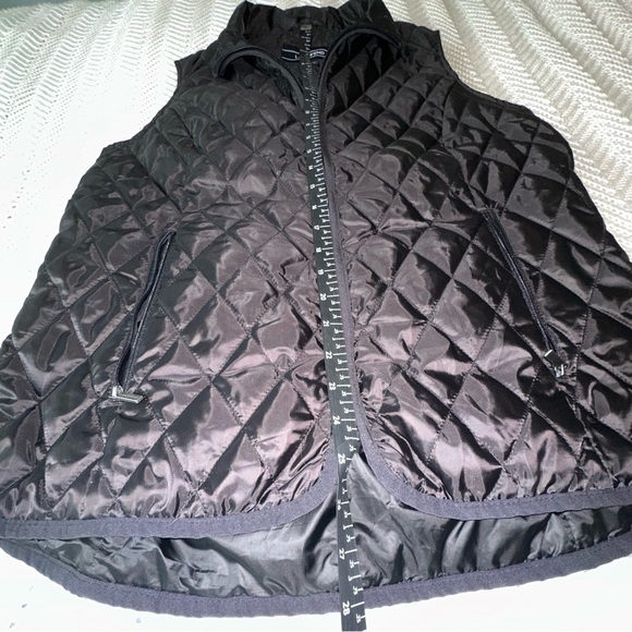 Women's Lands' End Quilted Lightweight Black Vest - M(10-12) - Picture 7 of 7